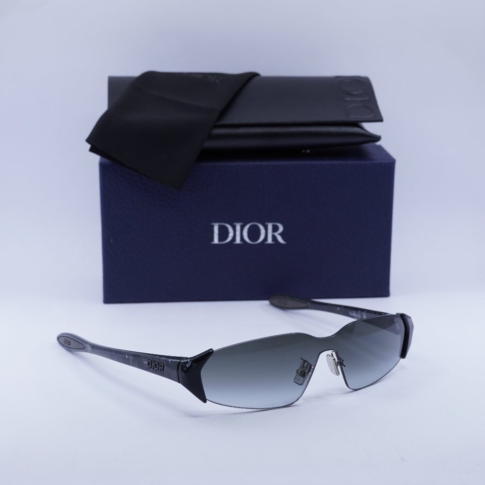 Dior DIORBAY M1U 10A1 Geometric Sunglasses - Black/Grey Gradient